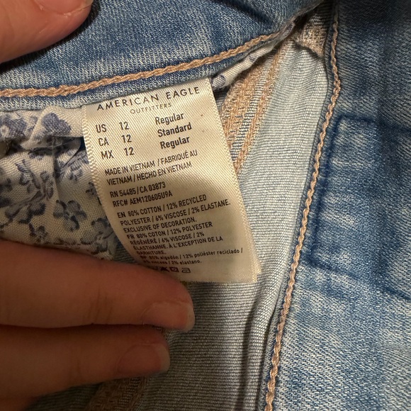 AE distressed Jeans - Picture 3 of 3